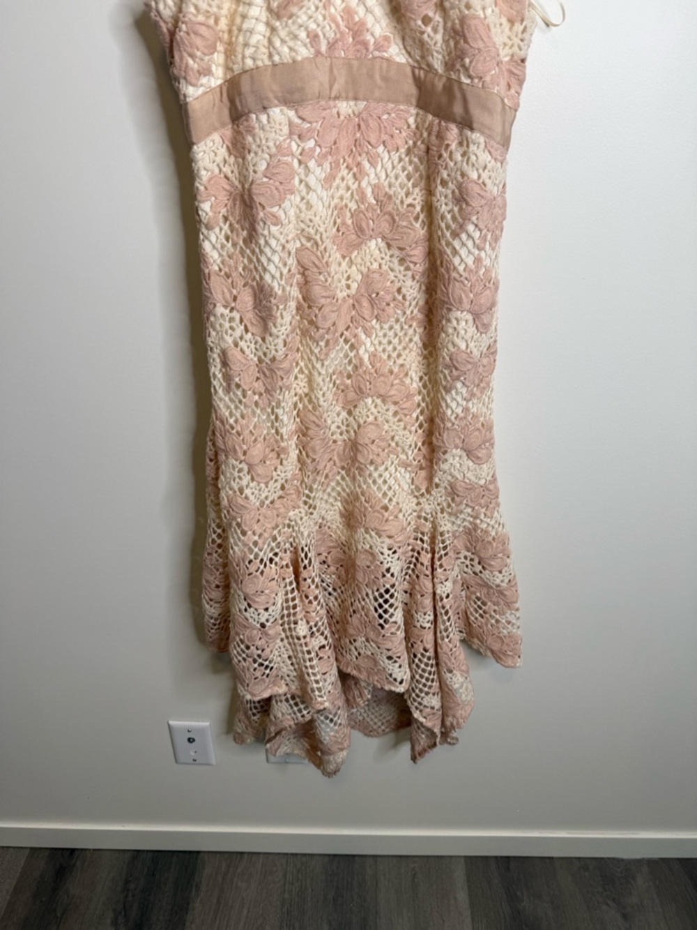 KEEPSAKE the Label Blush Pink Cream Crochet Midi Dress no air lace size 8 NWT - Picture 2 of 10